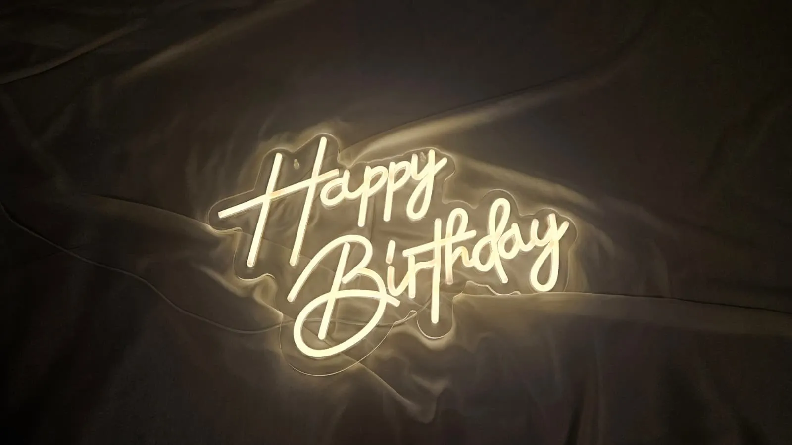 Happy birthday neonski natpis